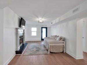 Sleeps 8 Waterfront Dock Dog Friendly Grill