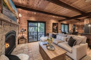 Songbird Cabin at Chambers by Tahoe Getaways - Pet-Friendly 2 BR with HOA Access