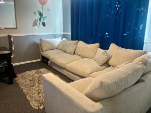 2 Bed House-Sleeps 4-Free Parking