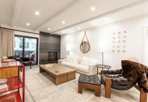 Villa Cortina Condo Steps to Gondola - 3hvězdičkové hotely ve městě Vail