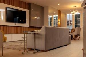 Pool, Jacuzzi and Grill for 10 people