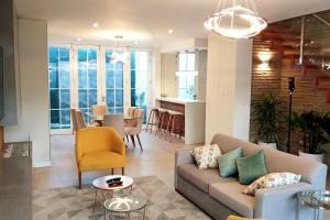 Pool, Jacuzzi and Grill for 10 people