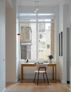 Universitatii Designer 3BR Apartment - Grand Windows High Ceilings & Central Balcony Views