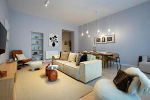 Universitatii Designer 3BR Apartment - Grand Windows High Ceilings & Central Balcony Views