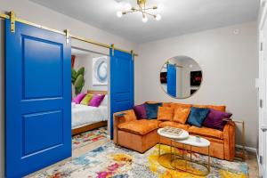 Philly Zoo Queen Suite - Apartment with Fireplace & Parking Available