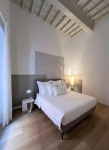 Elegant apartment in a 16th-century building