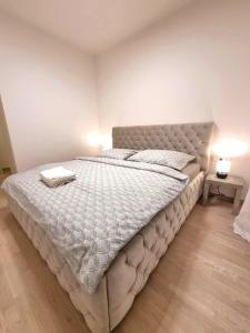 Metropolis Prime Apartment with Free Parking