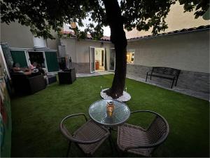 El Jardín Del Cerezo