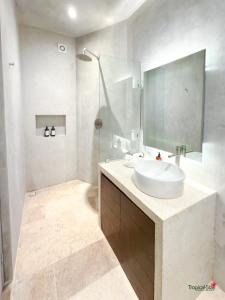 Private Pool New Apartment King Bed Wifi 303