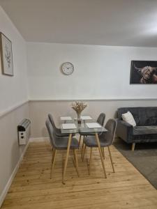 Modern apartment in Glasgow West End, free parking