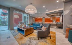 One Bedroom Luxury Apartment - Fast Wi-Fi - FREE Parking