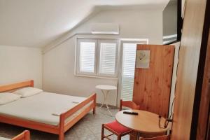 Apartments with parking space Trpanj, Peljesac - 24922