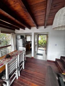 Cabañas ROCA DEL LAGO, en Villa Pehuenia