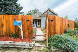 Memorial Row Downtown Escape w Mountain Views