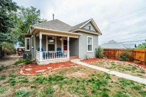 Memorial Row Downtown Escape w Mountain Views