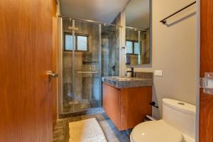 Paramar Black, Style in Zama