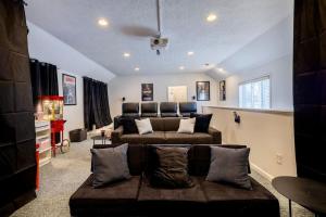 Movie Theater-Game Room-Parking-Heart Of Cleveland