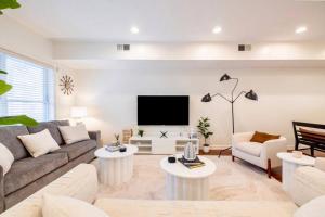 Movie Theater-Game Room-Parking-Heart Of Cleveland