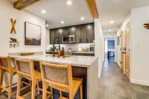 Family-Friendly Condo with Mtn Views in Keystone!