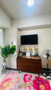 Vivs room-studio type Manhattan Hegihts TowerD