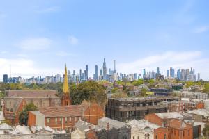 South Yarra Stay with Balcony Views