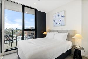 South Yarra Stay with Balcony Views