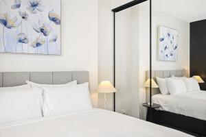 South Yarra Stay with Balcony Views