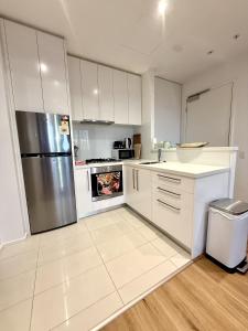 Sky High Southbank Prima Pearl Tower - 2BR apartment