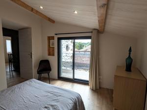 Maison rénovée avec terrasse et balcon à Polignac - FR-1-582-539