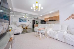 Serene and Cozy Riverside Apartment