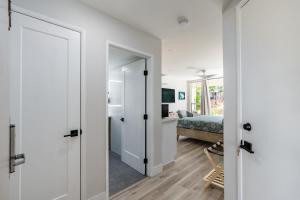 Modern Studio Beach Vistas