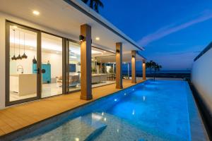 Villa Frangipani - Beachfront Oasis Private Pool