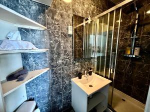 Studio Haut Haut de Gamme - Bain de lumière - Vue sur Paris