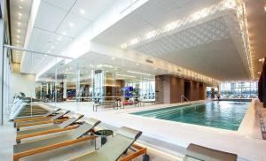 Sky High Southbank Prima Pearl Tower - 2BR apartment