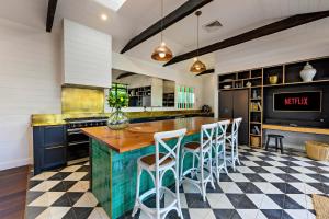 Luxury Family Estate l Pool & Pet Friendly l Nova Escapes