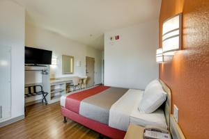 Motel 6-Brampton, ON - Toronto