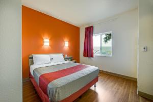 Motel 6-Brampton, ON - Toronto