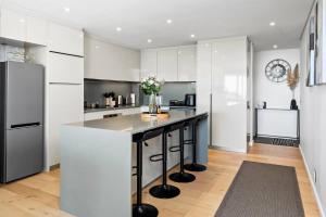 Luxury 2 Bed located in the heart of Greenpoint.