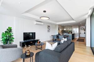 Luxury 2 Bed located in the heart of Greenpoint.