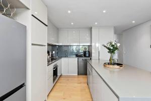 Luxury 2 Bed located in the heart of Greenpoint.