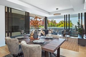 Luxury 2 Bed located in the heart of Greenpoint.