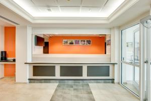 Motel 6-Brampton, ON - Toronto