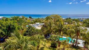 LAKAZ DEL VISTA - Luxurious new apartments with panoramic sea views, pool & garden retreat