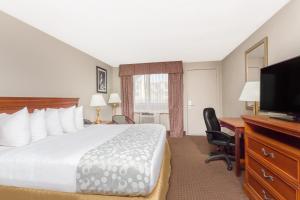 Deluxe King Room - Non-Smoking room in Days Inn by Wyndham St Augustine/Historic Downtown