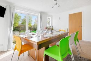 Awesome Games Room House! East Midlands Airport, Donington Park, with FREE parking