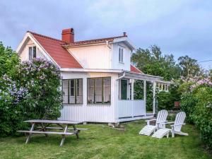 Archipelago Cottage With Guest House On Sturkö