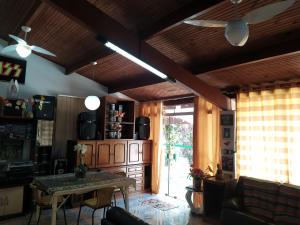 Pousada, Flat, Apartamento Mobiliado de 70 m2 de Área com Piscina e o máximo conforto