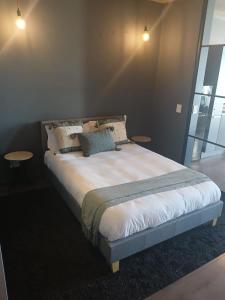 The WEX in the heart of Woodstock. One Bed