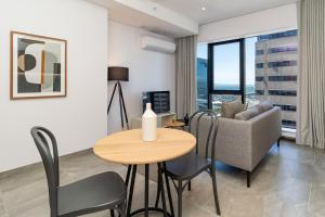 Centrally located. 23th Floor spectacular views.