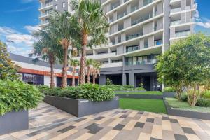 Liverpool 2 bedroom apartment with convenient transportation and surrounded by food